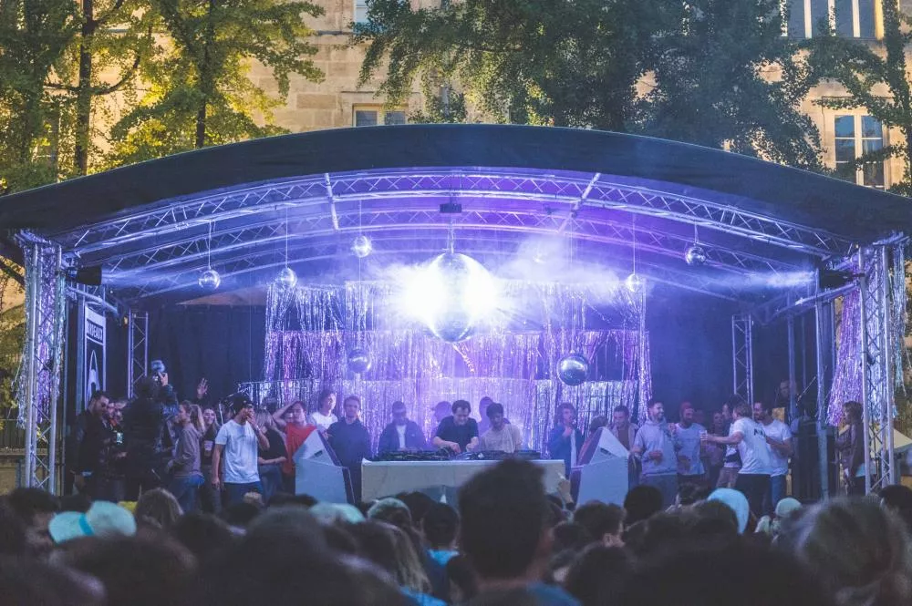 Illustration pour 72400683_975404722809226_1470305195345838080_o