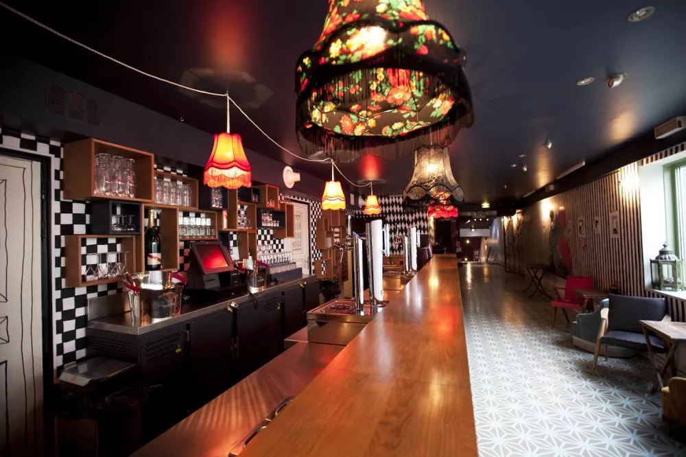 Illustration pour BAR©OOO Communication