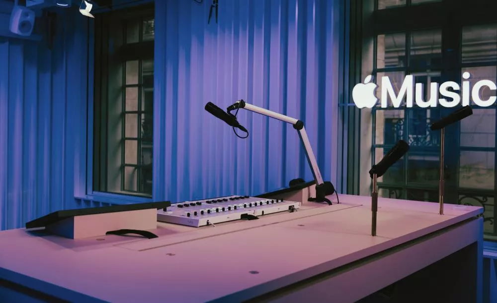 Illustration pour Apple Music Studio Paris 2