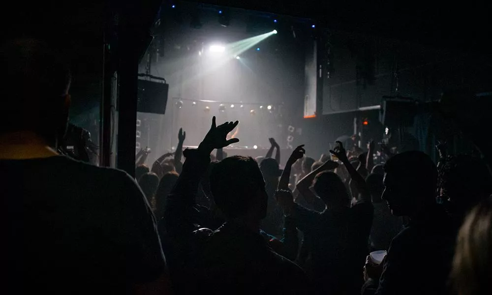 Illustration pour Grand retour et clap de fin : Petit Bain prépare la dernière de son festival How To Love