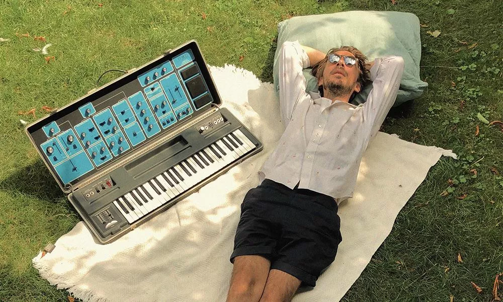 Illustration pour 🔊 En attendant l’album, Yuksek publie des edits disco et latins inédits !