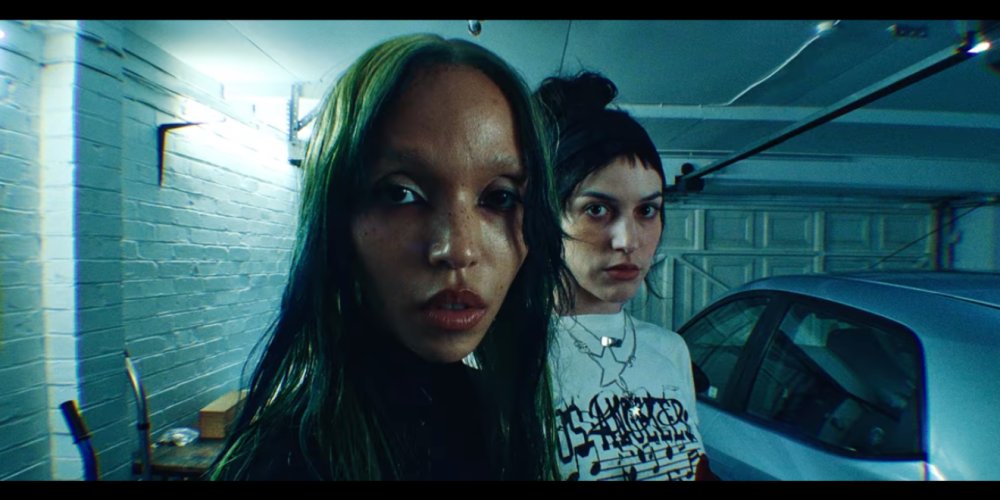 Capture d'écran du clip "viscus" © Oklou