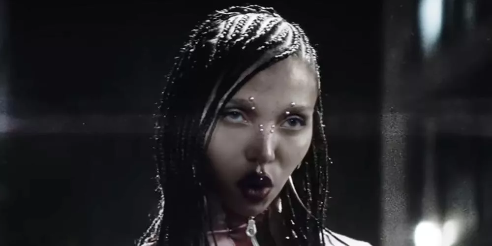 Capture d'écran YouTube © FKA twigs - Predictable Girl
