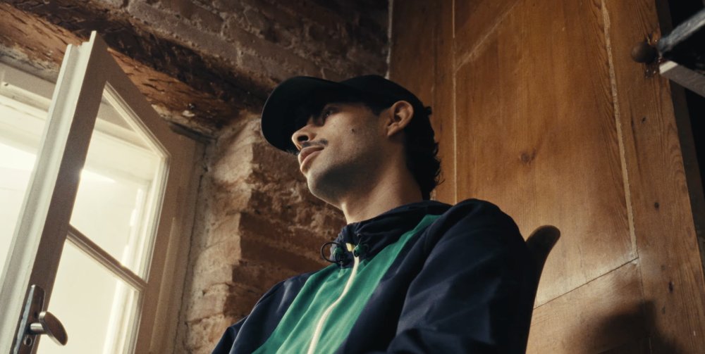 Capture d'écran YouTube issue du mini-documentaire du Prix Joséphine avec Ino Casablanca Prix Joséphine / What the France