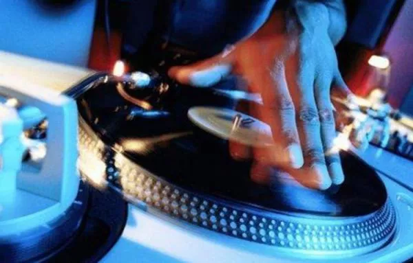 Illustration pour Un webdocu s&rsquo;intéresse au Djeeing français