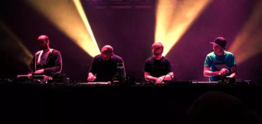 Illustration pour Cotton Claw, derby de pads