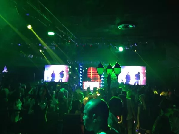 Illustration pour Rhum et reggaeton le cocktail cubain par excellence