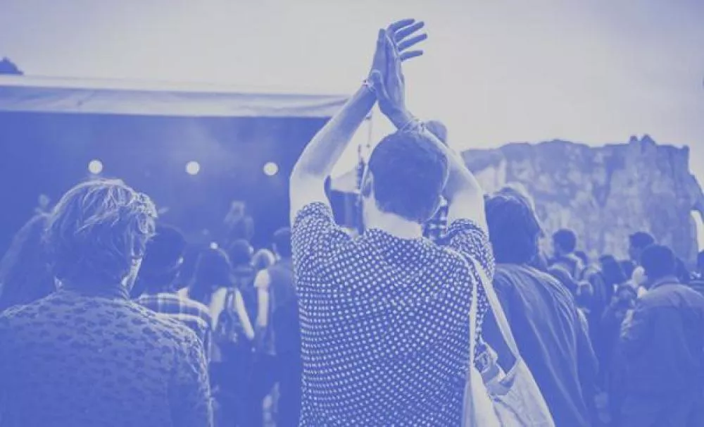 Illustration pour En direct de Hello Birds Festival à Etretat