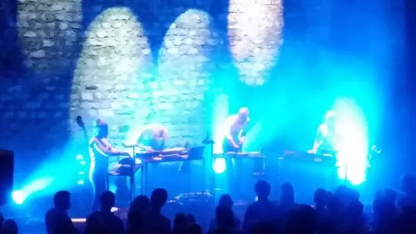 Illustration pour En direct de Chapelier Fou au Café de la Danse