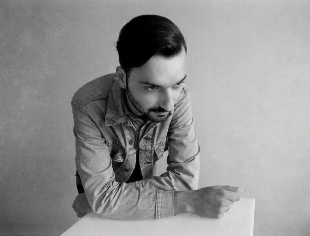 Illustration pour TOMAS MORE: « Si quelqu&rsquo;un fait de la bonne musique, il pourrait la faire avec sa bite ou un presse-citron, je m’en fous un peu ! »