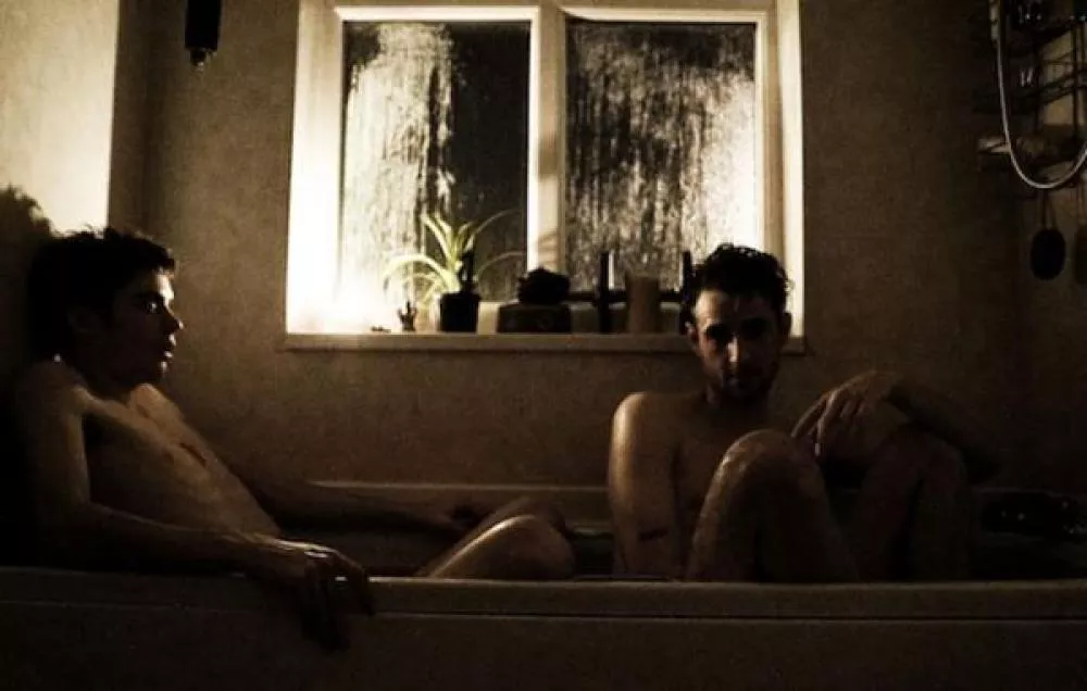 Illustration pour Naked (On Drugs)&nbsp;: Nus dans la crevasse