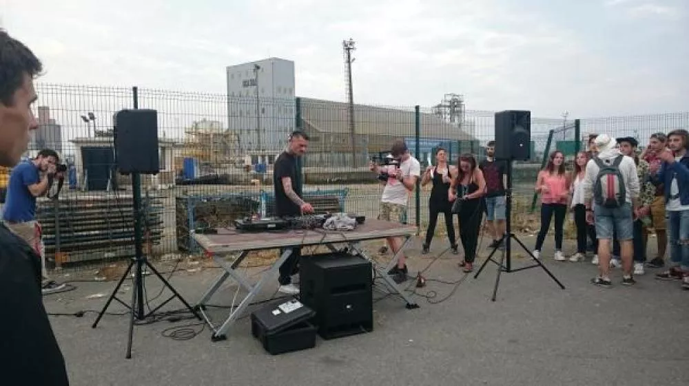 Illustration pour Un vendredi soir ordinaire à Astropolis