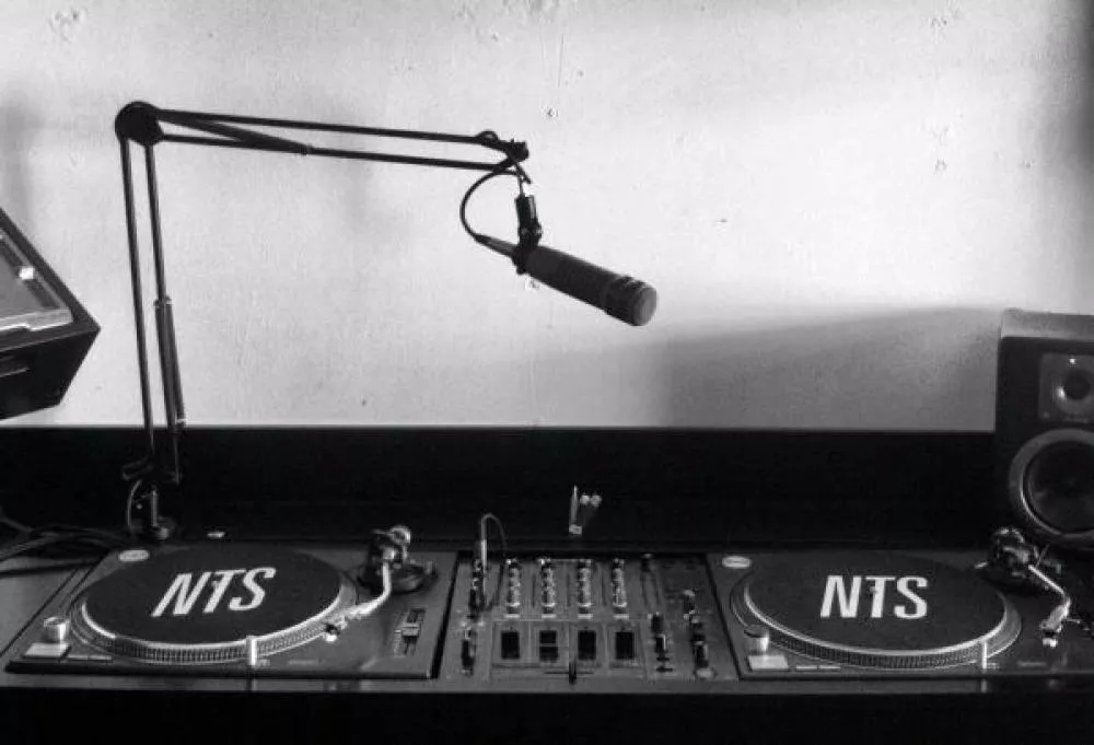 Illustration pour NTS Radio dévoile le top 5 de ses meilleurs podcasts
