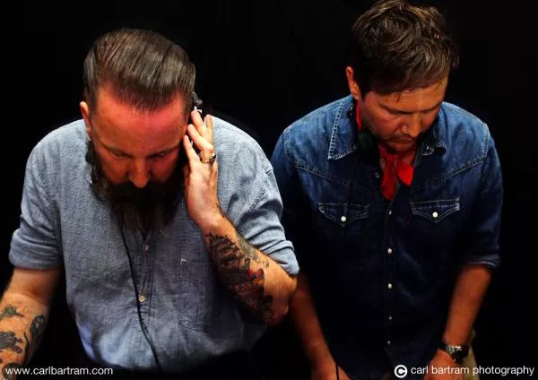 Illustration pour Dans le casque d&rsquo;Andrew Weatherall et Sean Johnston