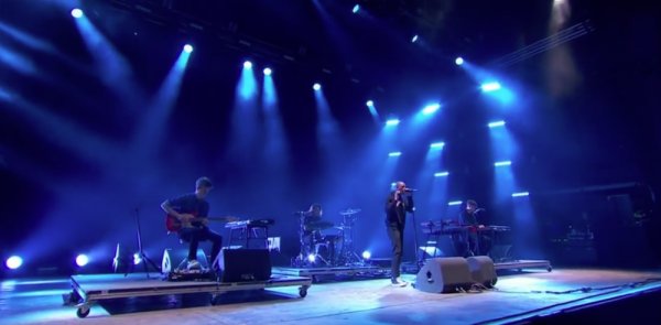 Illustration pour Surprise&nbsp;: James Blake accompagné de Bon Iver et Vince Staples à Glastonbury