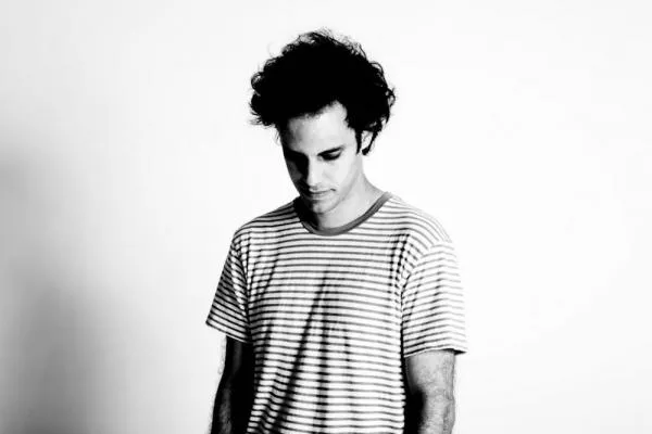 Illustration pour Four Tet a sorti « quelque chose qui ressemble à un album »