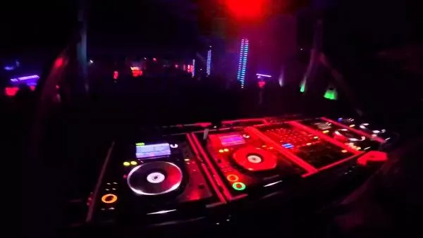 Illustration pour Accusé de racisme, le club Populux à Détroit ferme ses portes