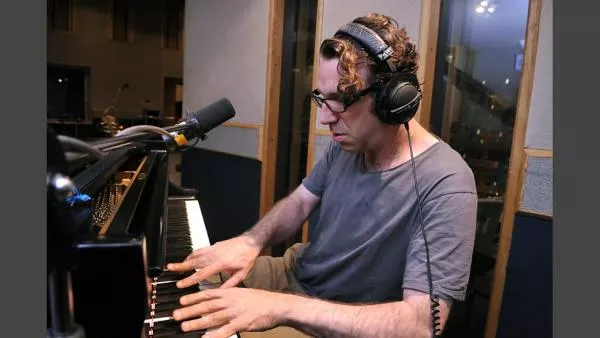 Illustration pour Chilly Gonzales étudie Daft Punk dans sa nouvelle émission sur Apple Music