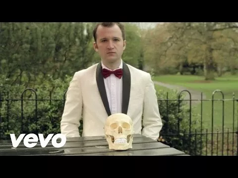 Illustration pour Clip&nbsp;: Baio – « The Names »