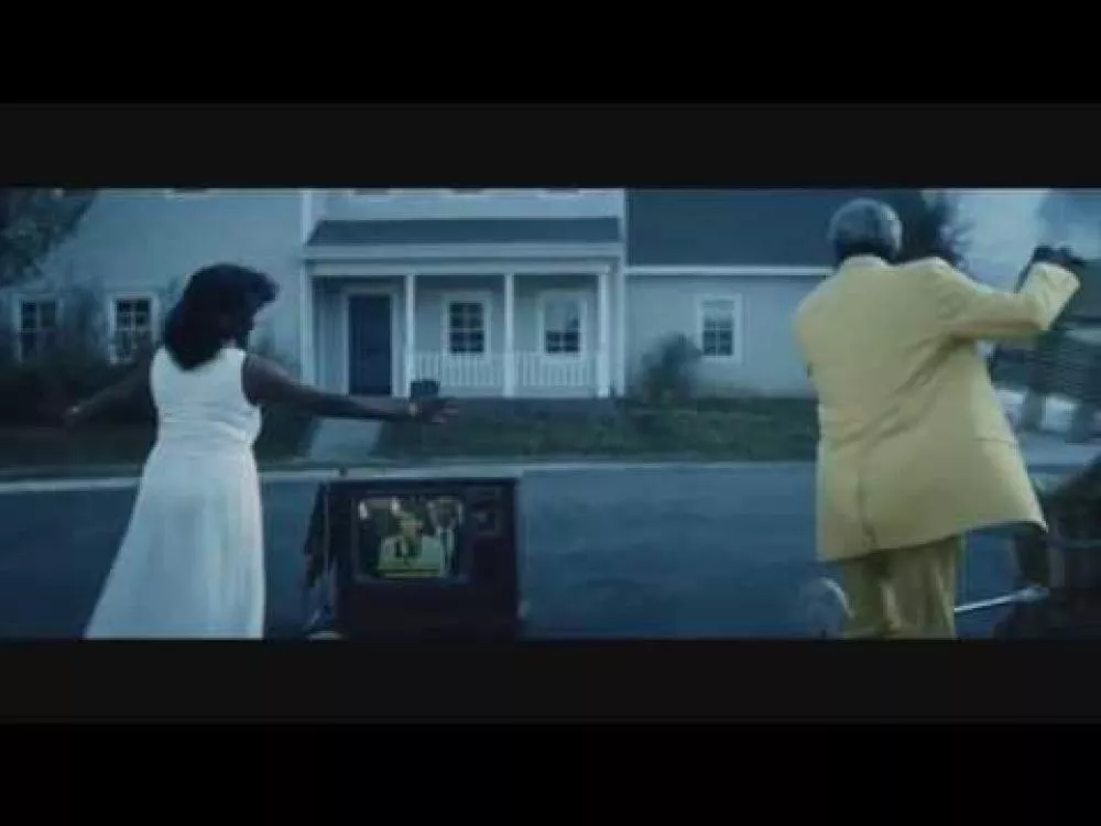 Illustration pour Clip&nbsp;: Chester French – « Glowing »