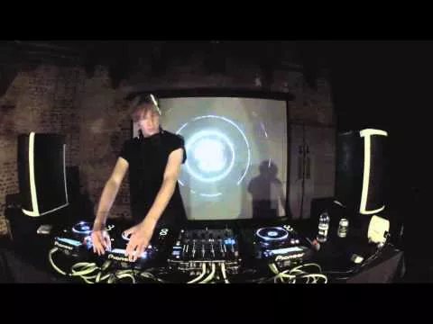 Illustration pour Daniel Avery&nbsp;: 3 heures de DJ-set Boiler Room !