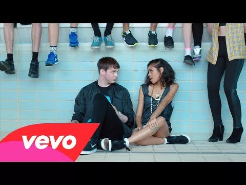 Illustration pour Clip&nbsp;: AlunaGeorge – « You Know You Like It »