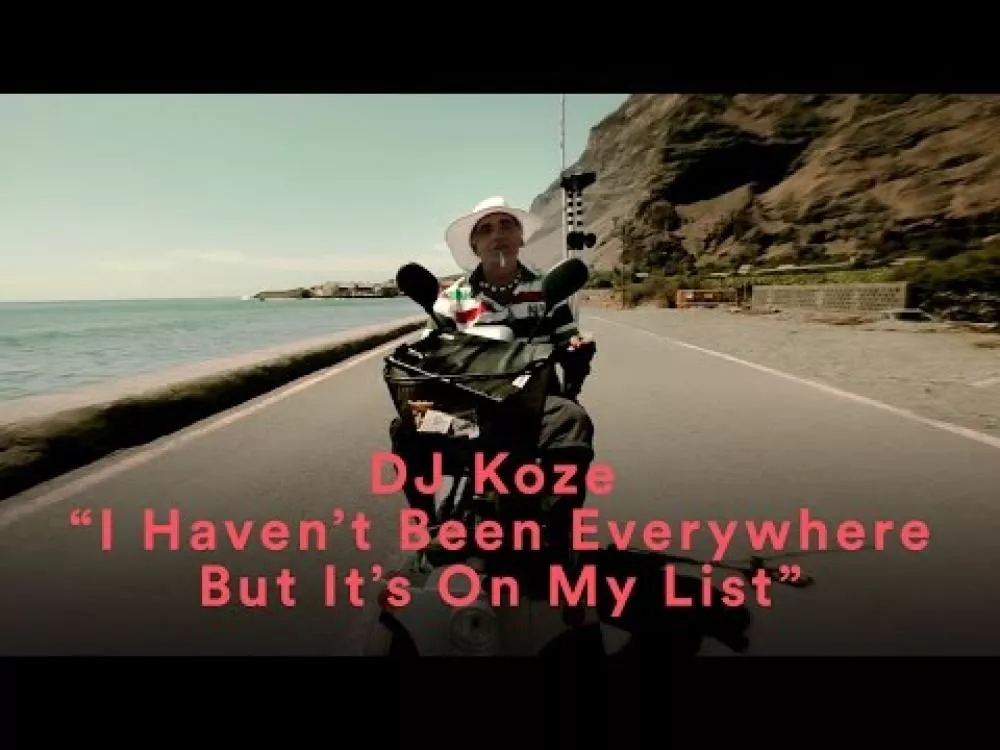 Illustration pour DJ Koze voyage sur une île de l&rsquo;Atlantique dans le clip de « I Haven&rsquo;t Been Everywhere But It&rsquo;s on My List »