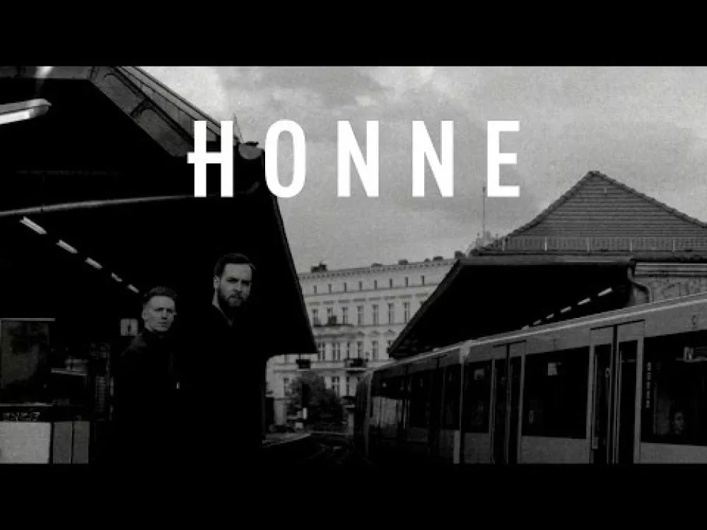 Illustration pour Clip&nbsp;: Honne – « Top To Toe »