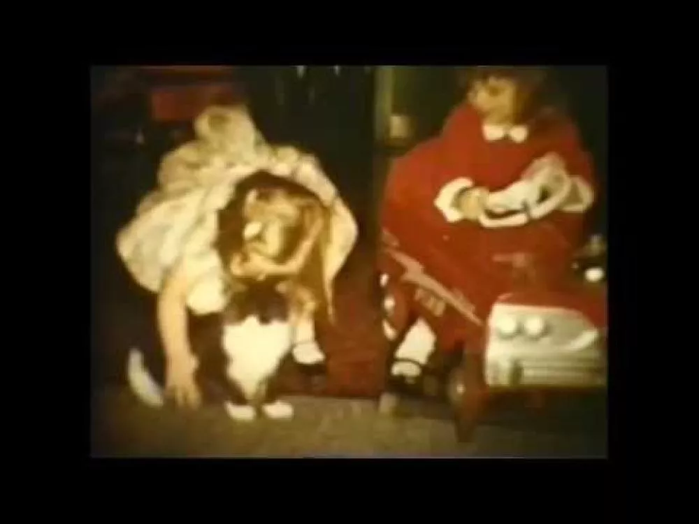 Illustration pour Clip&nbsp;: Mvscles – « Somethin »