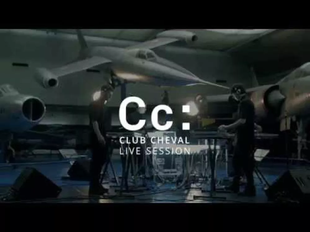 Illustration pour Vidéo&nbsp;: « From the Basement to the Roof » de Club Cheval en live