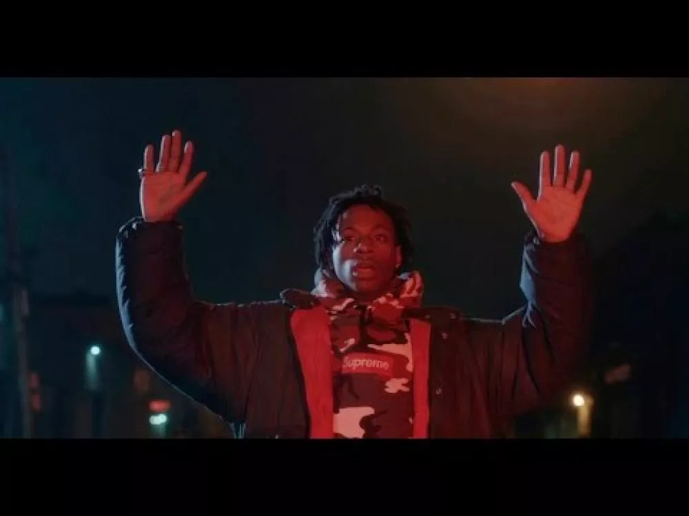 Illustration pour Joey Bada$$ tué par un flic dans son nouveau clip