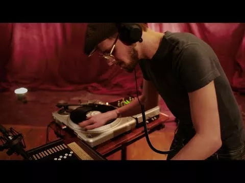 Illustration pour Live&nbsp;: Binkbeats offre une reprise fascinante de Caribou pour Boiler Room