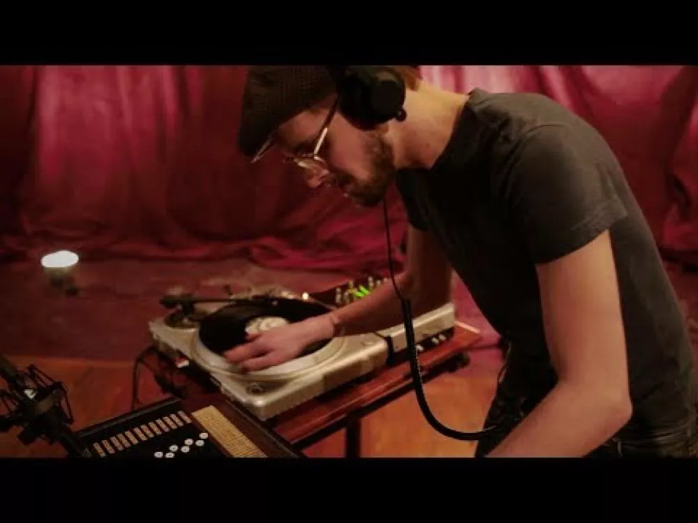 Illustration pour Live&nbsp;: Binkbeats offre une reprise fascinante de Caribou pour Boiler Room