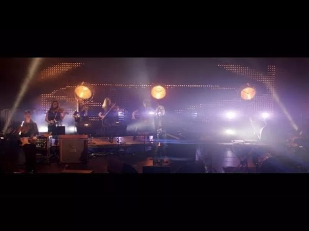 Illustration pour Clip&nbsp;: London Grammar – « Sights »