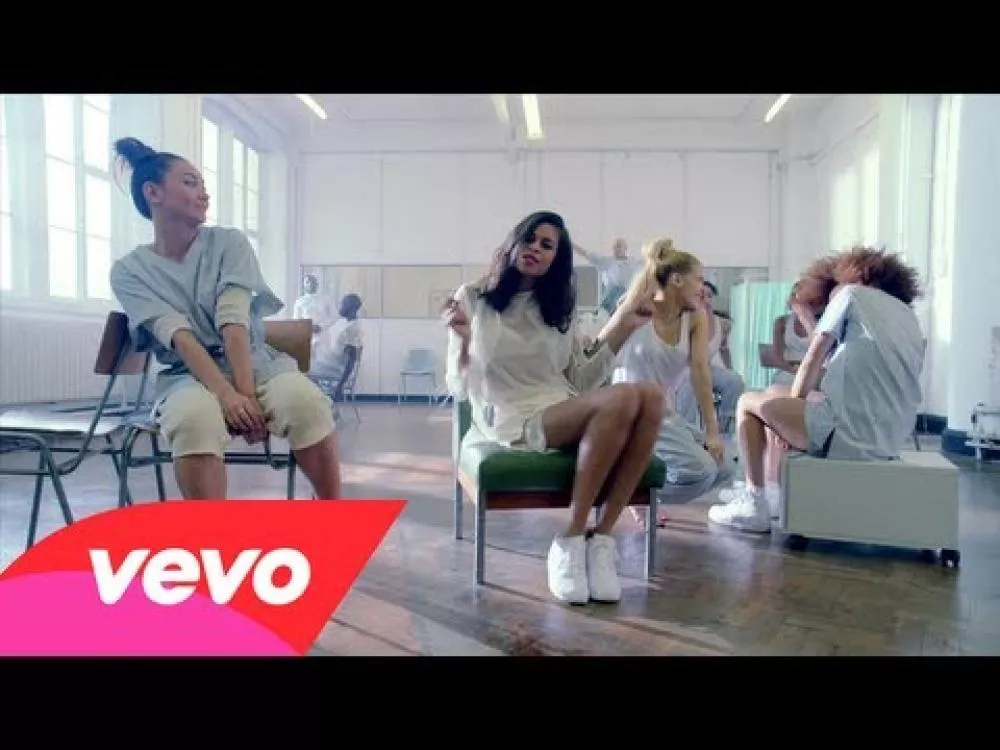 Illustration pour Clip&nbsp;: AlunaGeorge – « Best Be Believing »