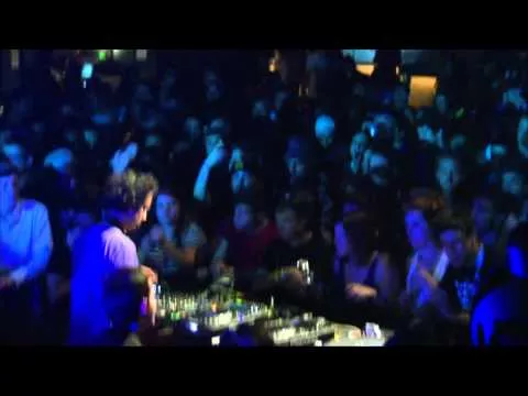 Illustration pour Live&nbsp;: 1h10 de mix de Four Tet à Boiler Room x SXSW