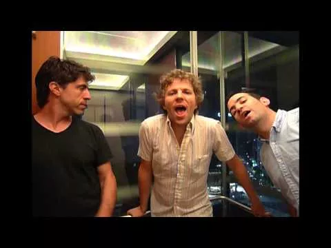 Illustration pour Clip&nbsp;: !!! – « Californiyeah »