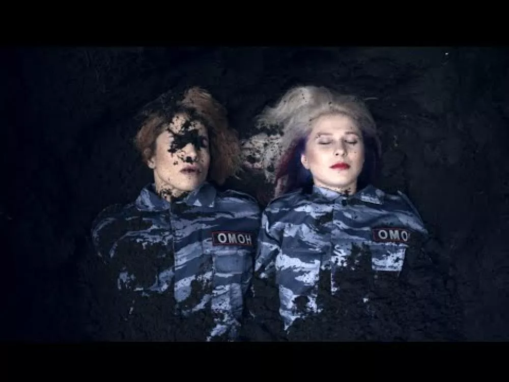 Illustration pour Clip&nbsp;: « I Can&rsquo;t Breathe », le titre des Pussy Riot en collaboration avec Miike Snow, les Yeah Yeah Yeahs et Richard Hell