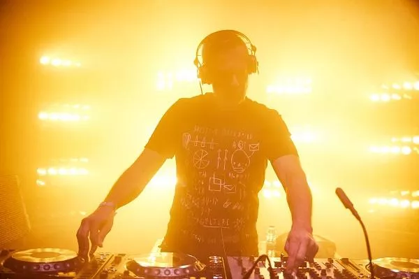 Illustration pour En direct du Neopop Festival à Porto