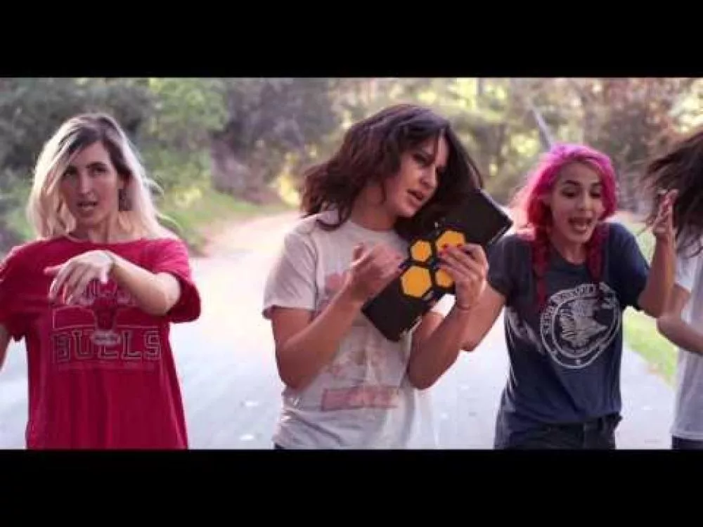 Illustration pour Clip&nbsp;: Warpaint – « Disco//Very » / « Keep It Healthy »