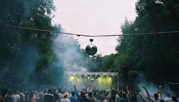 Illustration pour En direct de Lost In A Moment à Saint-Malo