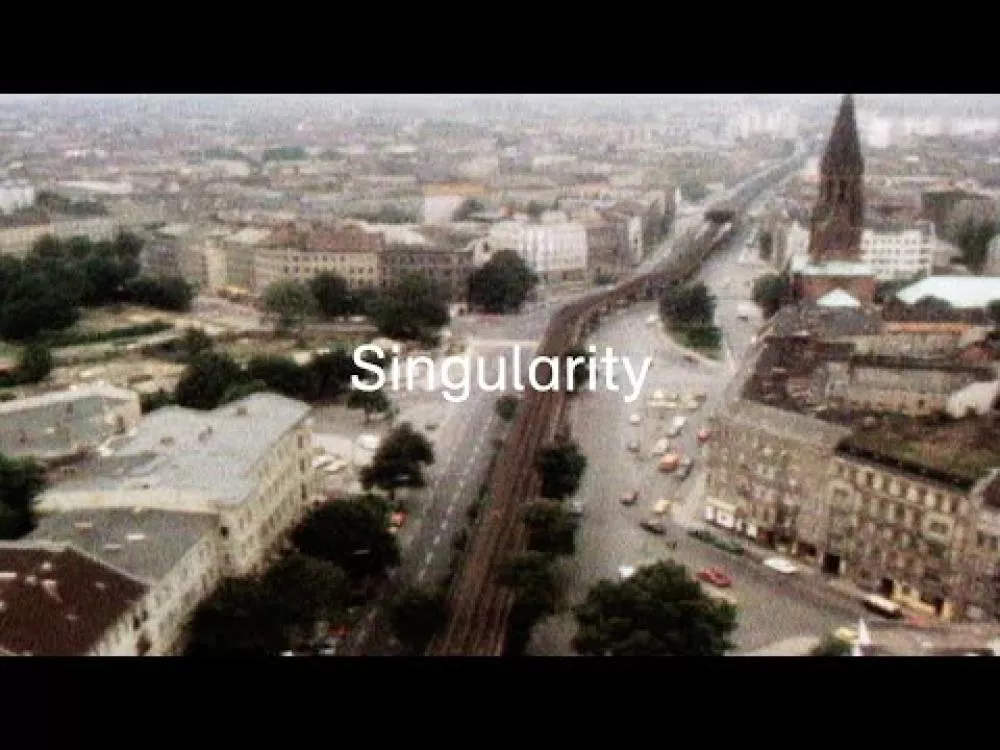 Illustration pour Clip&nbsp;: New Order – « Singularity »
