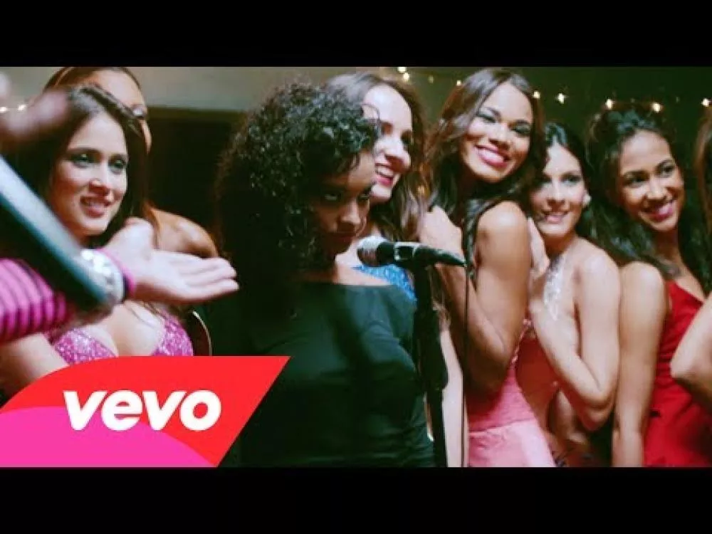 Illustration pour Clip&nbsp;: Little Dragon – « Pretty Girls »