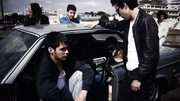 Illustration pour Bon Voyage Organisation&nbsp;: « Pas de doute sur mon goût prononcé pour Berger, Balavoine et Sanson »