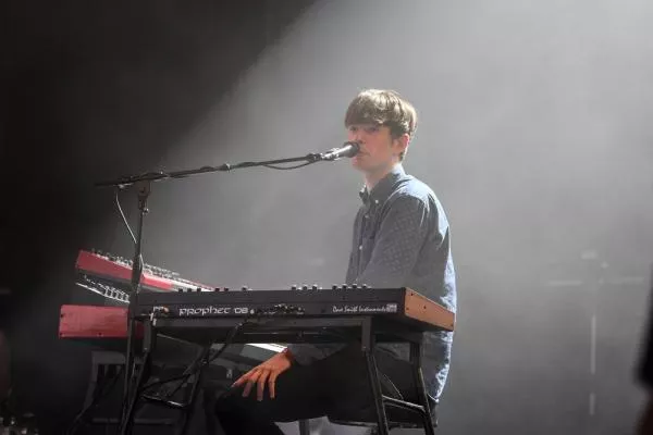 Illustration pour A voir&nbsp;: James Blake en apesanteur sur le plateau du Late Night Show