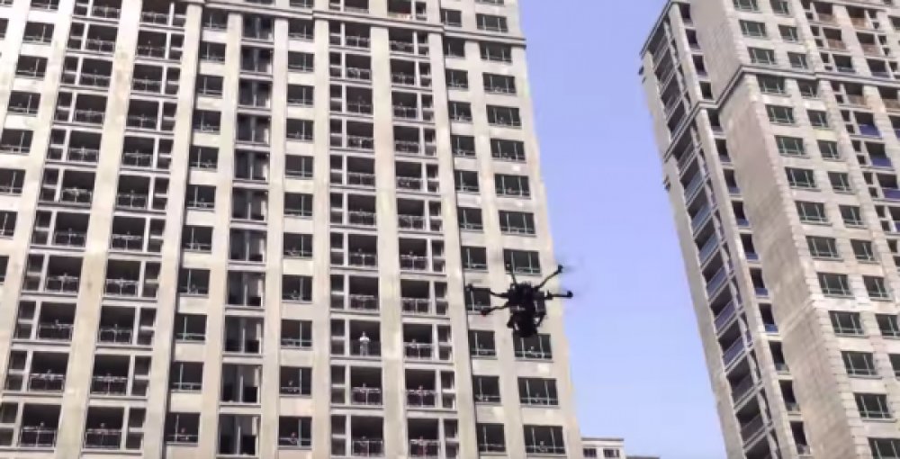 Illustration pour Découvrez les coulisses du clip de « Gosh » de Jamie XX