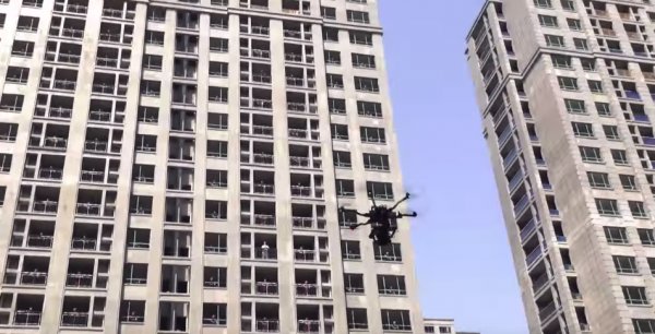 Illustration pour Découvrez les coulisses du clip de « Gosh » de Jamie XX