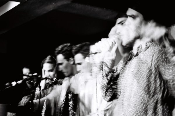 Illustration pour Un mix de Bagarre pour annoncer sa soirée à La Machine du Moulin Rouge