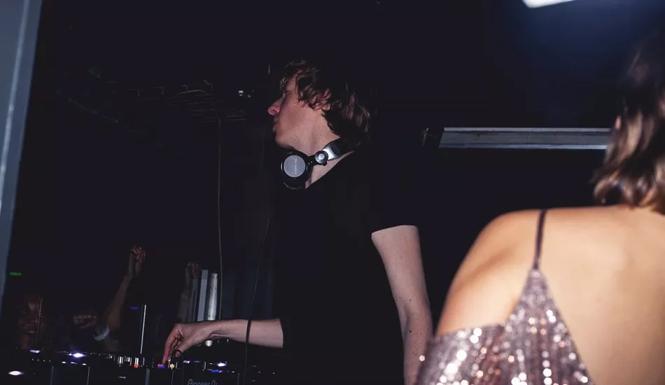 Illustration pour En direct de Daniel Avery « all night long » au Rex Club