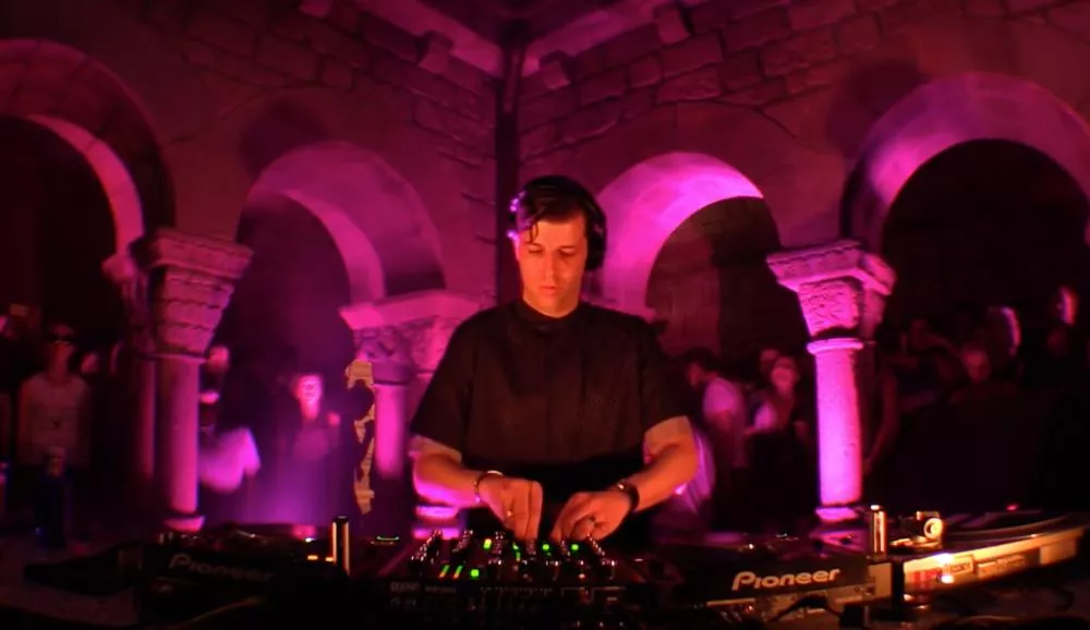 Illustration pour Dixon annonce une tournée des clubs All Night Long